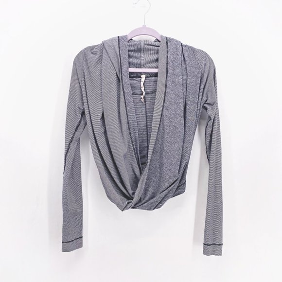 Lululemon Iconic Hooded Wrap - Picture 3 of 14